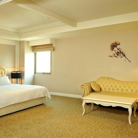 Asia Emperor Hotel Tainan Exterior photo